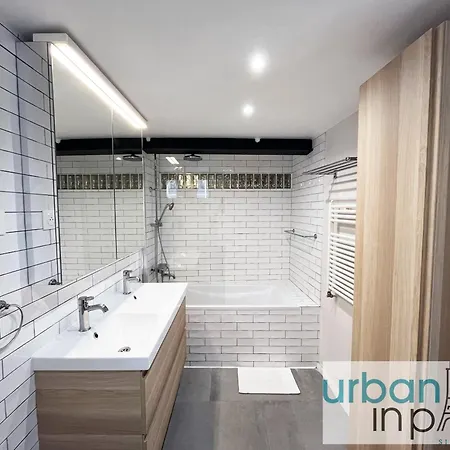Urbanflat 161 - Spacious Rue De Paradis דירה